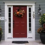 風水 玄関ドアの色で赤いドアの効果とは